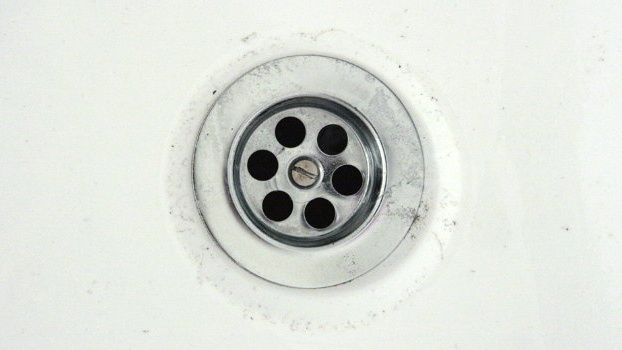 Majitelům nemovitostí rostou povinnosti. Jsou Kanalizační přípojky tunel na majitele domů?