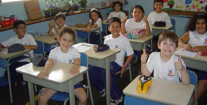 Rodiče dětí, které nemohou kvůli povodním do škol, mohou čerpat ošetřovné