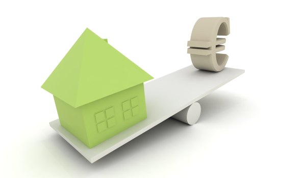 ČNB: Ceny bytů jsou podhodnocené, ale ještě klesnou