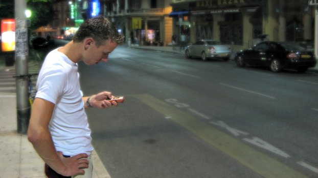 Další trik podvodníků: SMS kód za slevu na vyúčtování!