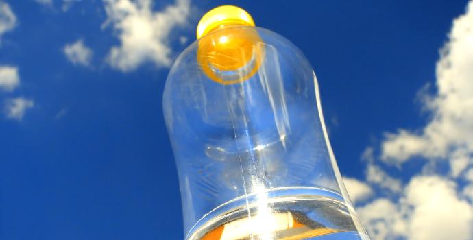 Seznam míst: Kam s víčky z PET lahví? Na pomoc potřebným!