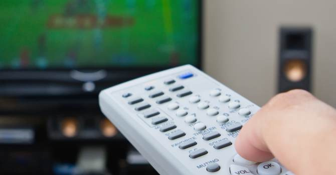Koncesionářské poplatky za televizi by měli platit všichni, chce nový ministr