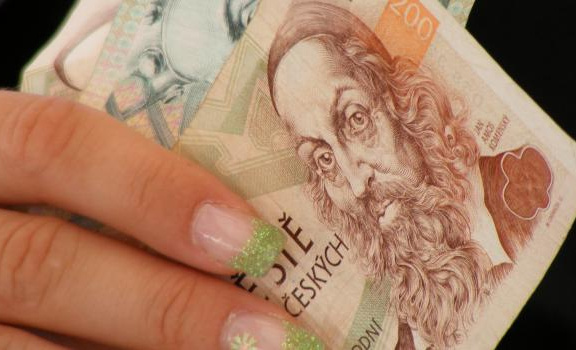 Daří se nám konečně? Úvěry splácíme lépe!