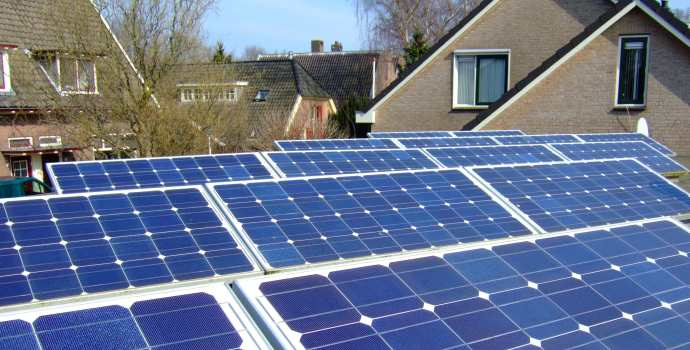 Vydělává na solární energii, má nárok na podporu v nezaměstnanosti?