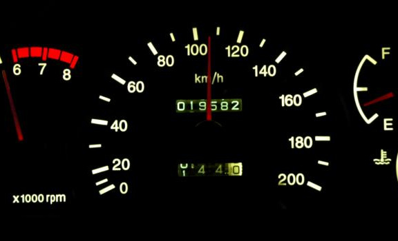 Stáčení tachometrů u aut znovu na pořadu dne - Přetočíš, zaplatíš