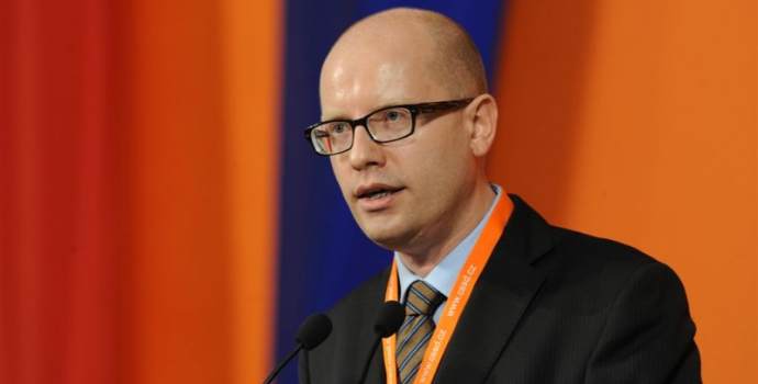 Penzijní reforma končí rozhodla vláda. Co bude s penězi střadatelů?