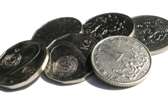 Česká koruna dál oslabuje. Je to cesta k lepší budoucnosti?