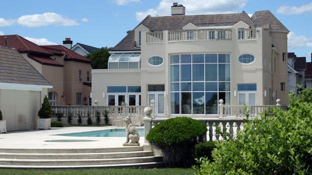 Proč jsou bohatí lidé bohatí i v dobách recese?