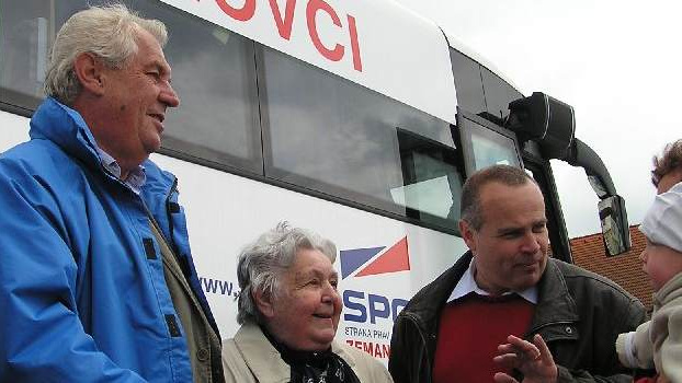 Prezident Zeman chce prosadit Euro. To není dobrý nápad