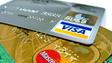Debetní, nebo kreditní karta? Která se vyplatí v zahraničí víc?