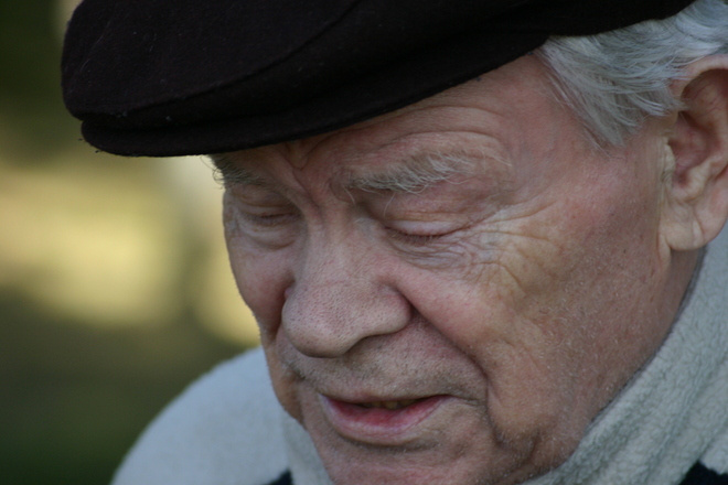 Důchodce trápí exekuce, díky nim bojují s chudobou