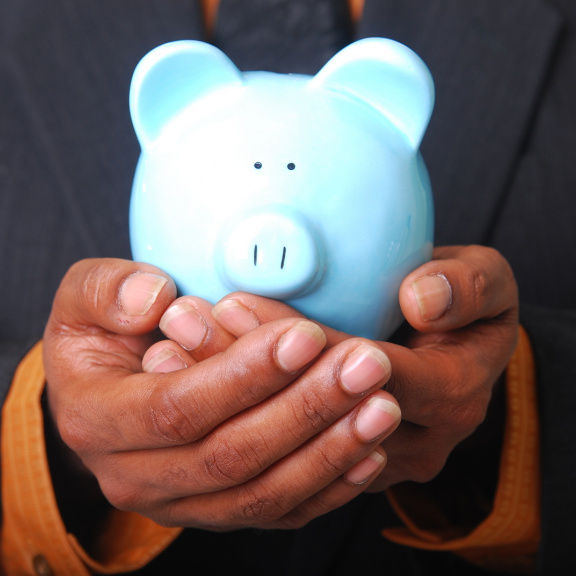 Vyplatí se ještě spořit? Úroky se budou zase snižovat