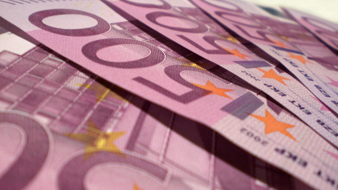 Evropanům leží v bankách ladem stamiliardy eur, EK je chce do investic