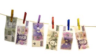 Průměrná mzda se přehoupla přes 30 tisíc. V praze je o 12 tisíc vyšší, než jinde