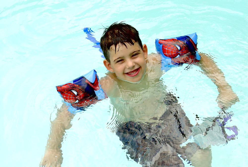 Kurzy plavání bude nově dětem hradit stát