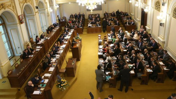 Češi jsou konzervativní, přitom s penzí spolehájí na největší riziko. Stát