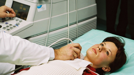 Pojišťovny lákají na výhody. Vyplatí se změna?