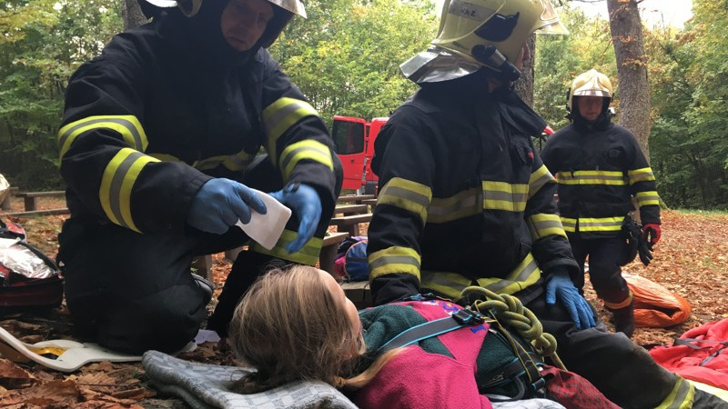 Hasiči a zdravotní sestry mají jít dřív do důchodu. V práci budou ale chybět