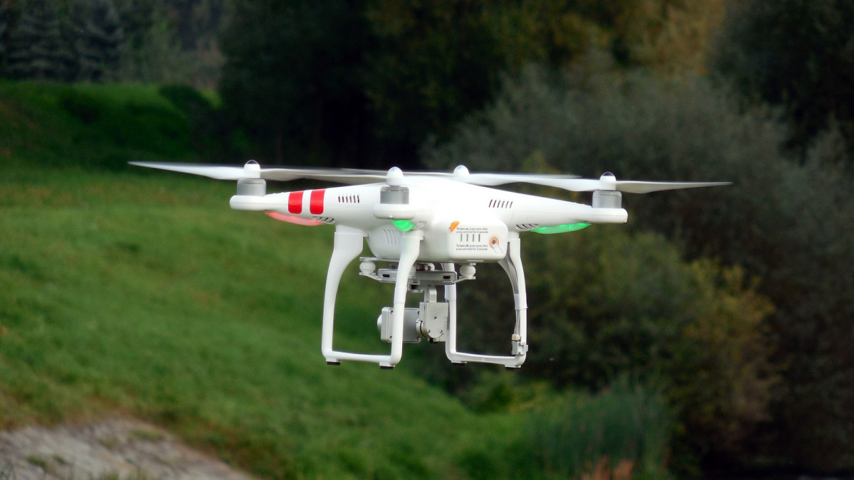 Co byste měli vědět o létání s dronem? Potřebujete licenci? Jsou pokuty?