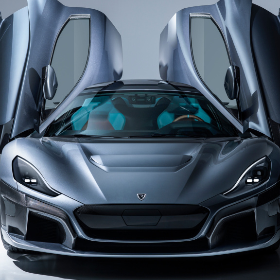 Porsche investovala do chorvatských elektromobilů. Jsou nejrychlejší a předčí i Teslu
