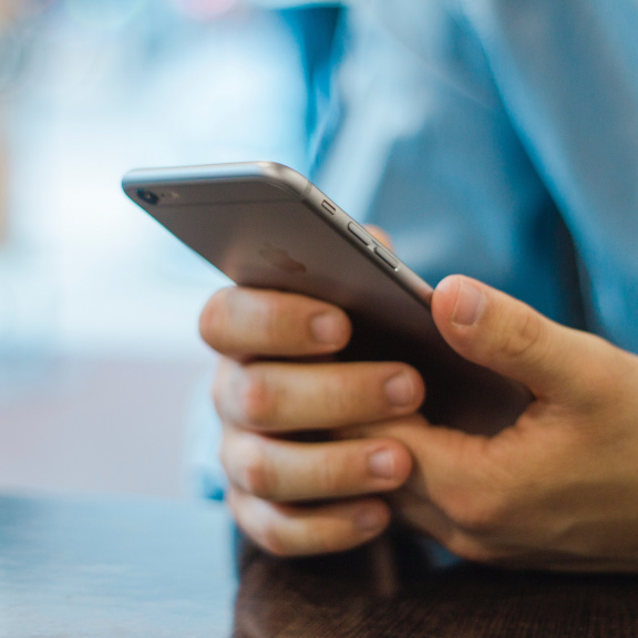 Mobilní platby přes Apple Pay jen první den zkusily desetitisíce lidí