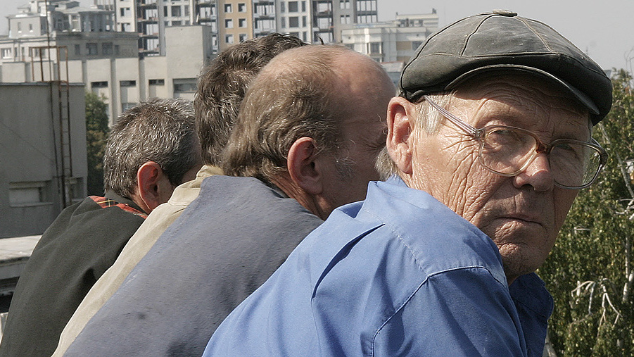 Odejít do předčasného důchodu, nebo pracovat i za cenu nižší mzdy?