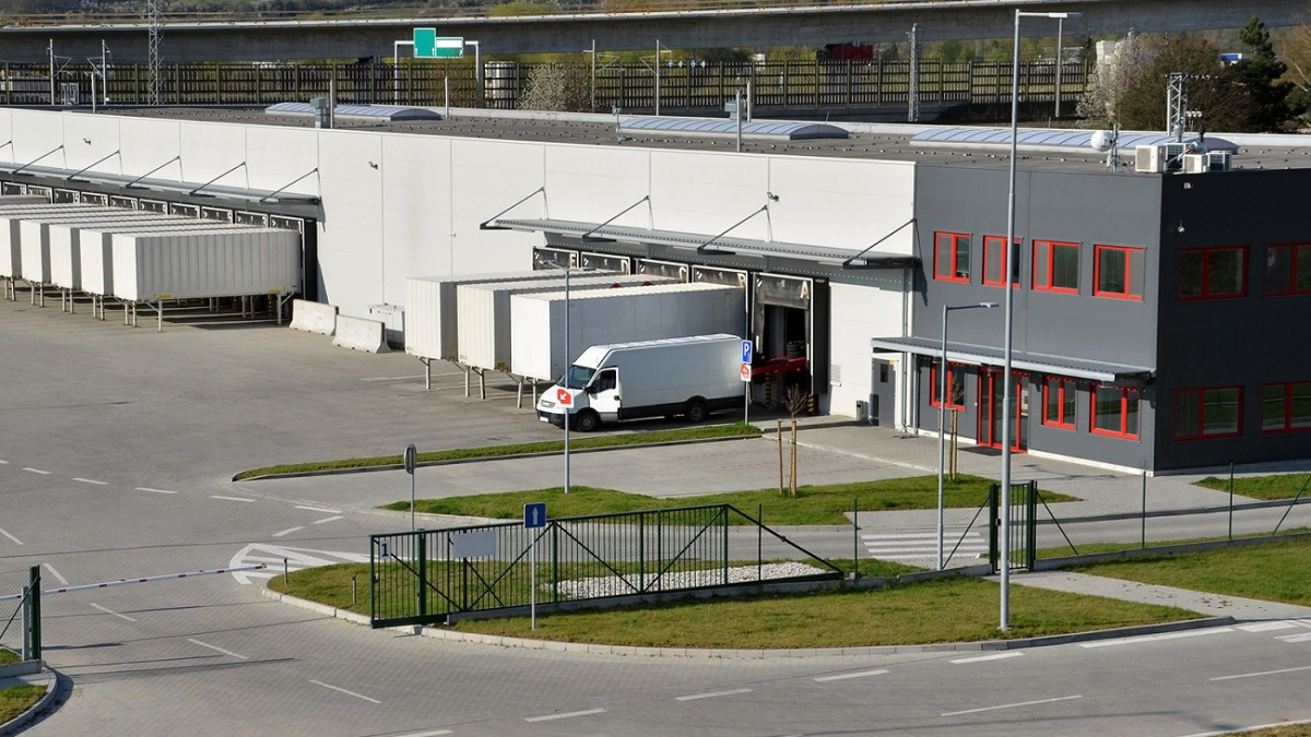 Jaké technologie se používají pro zabezpečení logistických center a jak je možné s mini ušetřit?