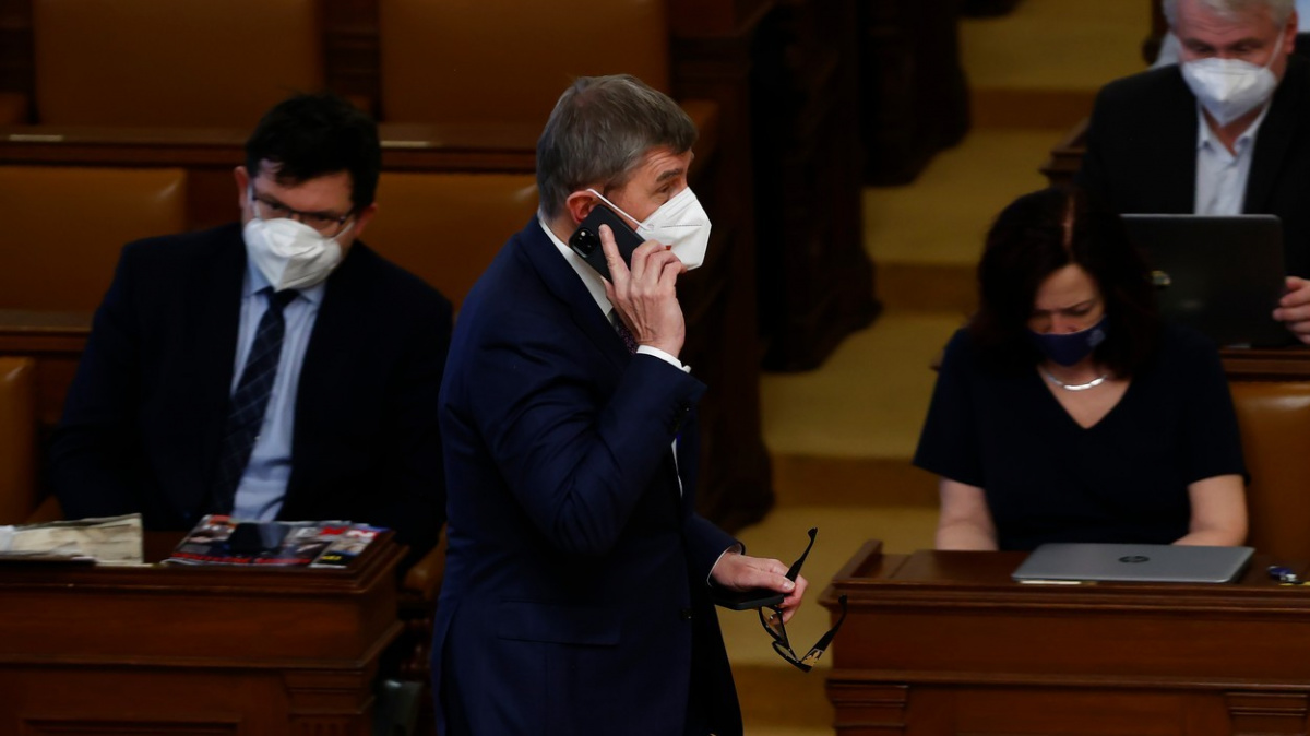 Sněmovna neschválila příspěvek až 370 korun pro lidi v karanténě. Vadily přílepky