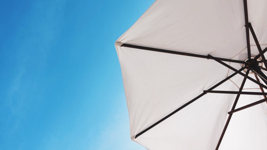 Jak vybrat nejlepší slunečník na zahradu, terasu nebo balkon?