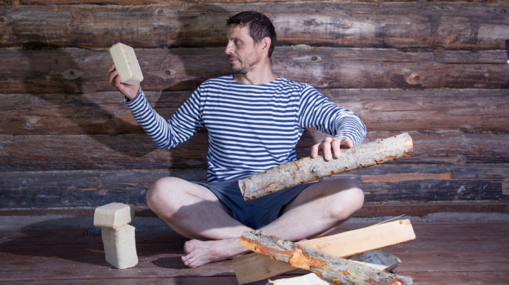 Při topení kvalitními dřevěnými briketami ušetříte
