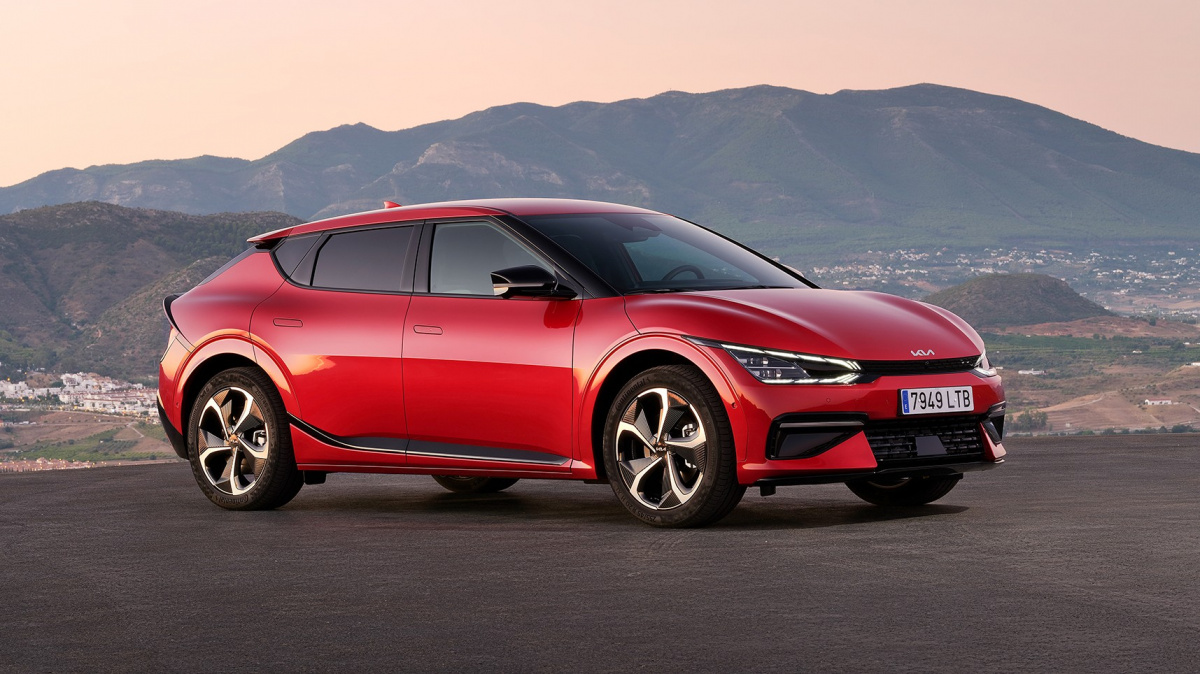 Nadešel čas pořídit si elektromobil? Třetina Čechů si myslí, že ano!