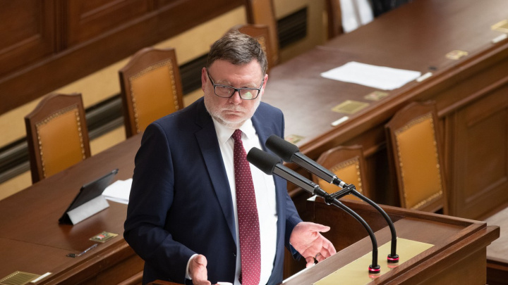 Vláda rozhazuje miliardy za zelenou energii. Stanjura se tváří, že o nic nejde