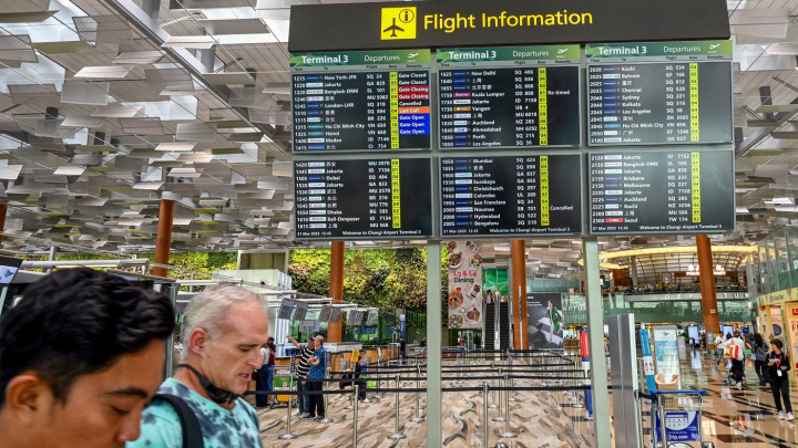 Peklo na Heathrow. Plameny ochromily největší letiště v Británii, tisíce cestujících byly v pasti