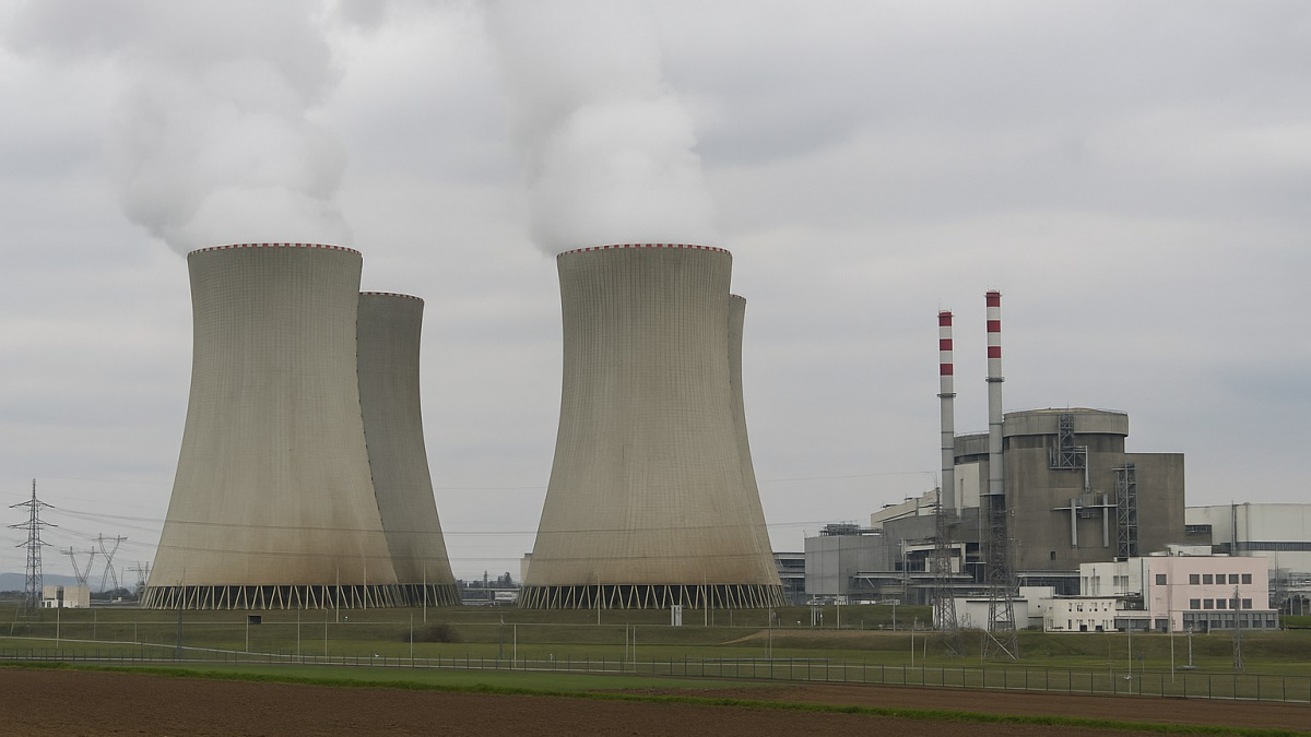 Jaderný kšeft za 400 miliard v ohrožení: Brusel varuje, Korejci pod podezřením, úředníci nestíhají