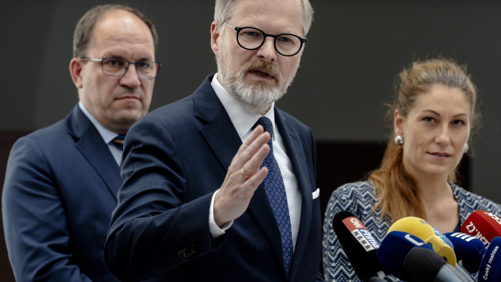 Česko zkouší dělat rebela. Hrozí zdražení benzínu o desetikoruny a dražší topení