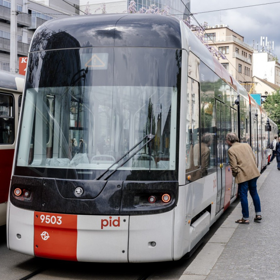 Pražáci se konečně zchladí: Tramvaje dostanou klimatizaci za stovky milionů