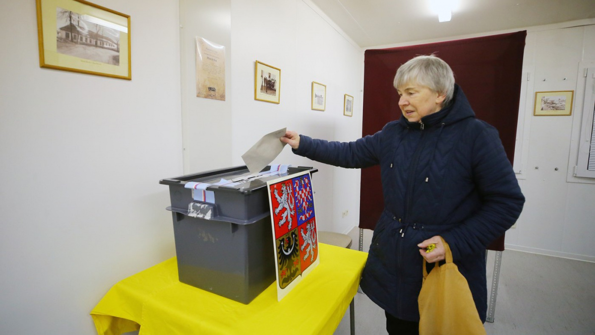 Za stovku na hodinu? O volební komise není zájem, stát slibuje vyšší plat až příští rok
