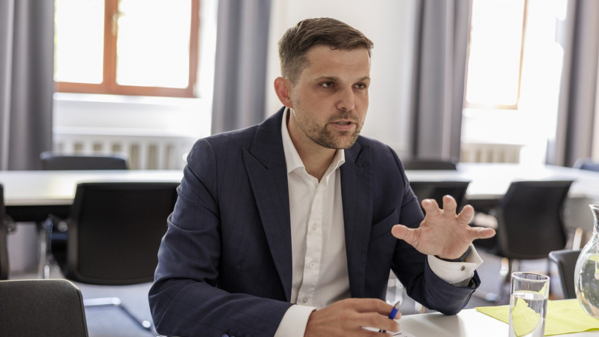 Brusel couvl! Hladík slaví: Emisní povolenky prý domácnosti nezruinují
