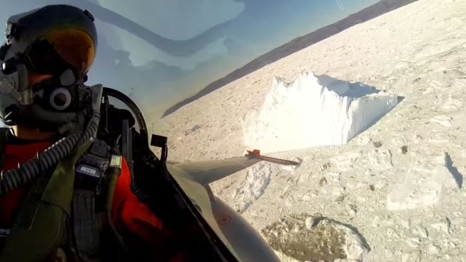 Proleťte se nad Grónskem v kabině F-16