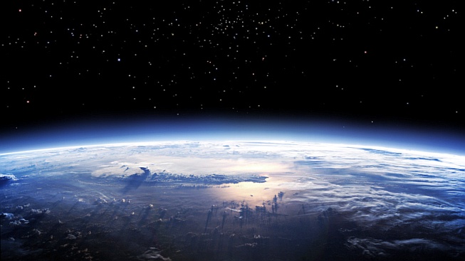 Život na Zemi se mohl zrodit ze sopečných blesků, zjistila studie