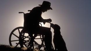Paralyzovaný muž začal opět chodit díky svému nosu