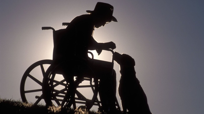 Paralyzovaný muž začal opět chodit díky svému nosu