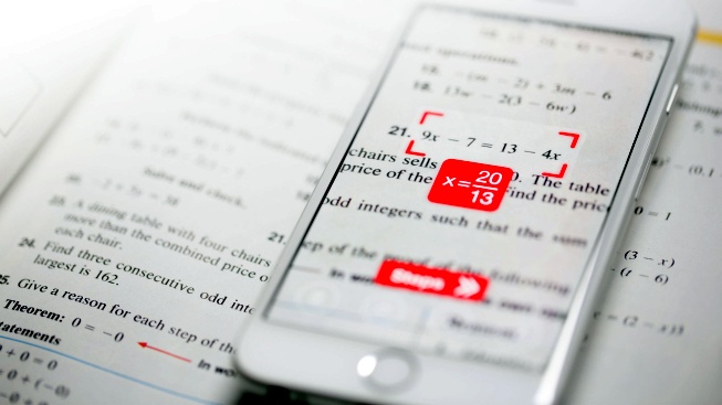 Zapomeňte na taháky, rovnice za vás vyřeší váš mobil