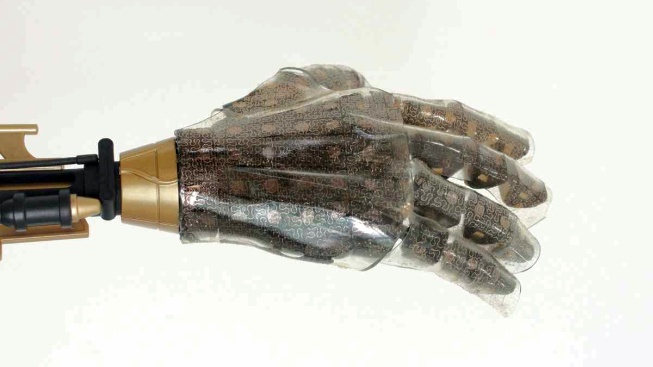 Na trh se chystá umělá kůže, která dává protézám cit