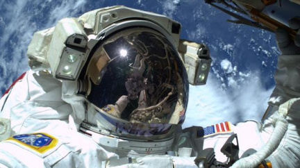 Astronauti instalovali na ISS kotviště pro komerční lodě