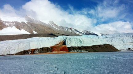 Proč se astrobiologové zajímají o 'krvavý ledovec'