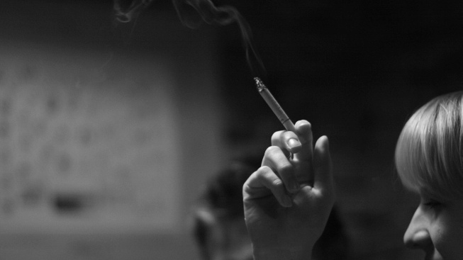 Hospodští se mýlí, zákaz kouření by přinesl miliardové zisky, ukazuje výzkum