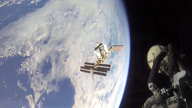 Nádherné video ukazuje, jak zaparkovat kosmickou loď u vesmírné stanice