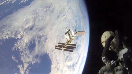 Nádherné video ukazuje, jak zaparkovat kosmickou loď u vesmírné stanice