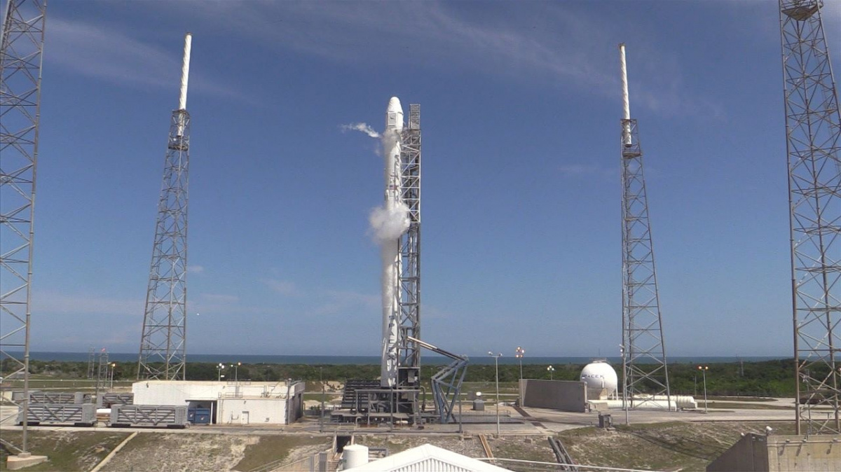 SpaceX přišla o nosnou raketu Falcon 9. Explodovala krátce po startu